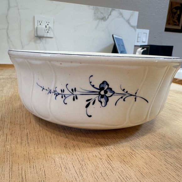 Excellent used condition. No chips or cracks. Beautiful bowl. - Picture 2 of 5